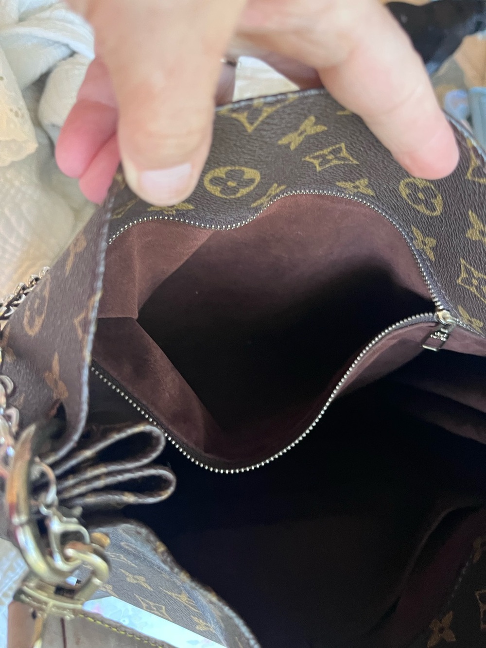 Brown Monogram Canvas with an iconic logo & Shoulder strap. - Picture 2 of 12